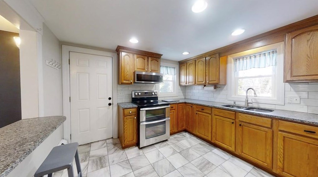 26 Wells St, West Warwick RI  02893-3937 exterior