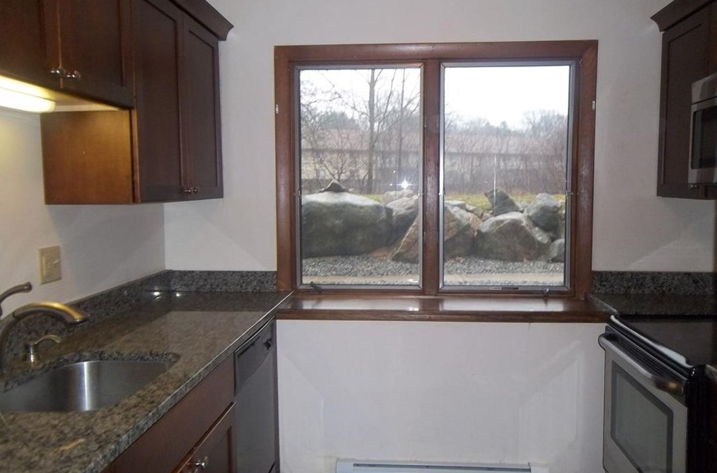 28 Vlg Ct, West Warwick RI  02893-2260 exterior