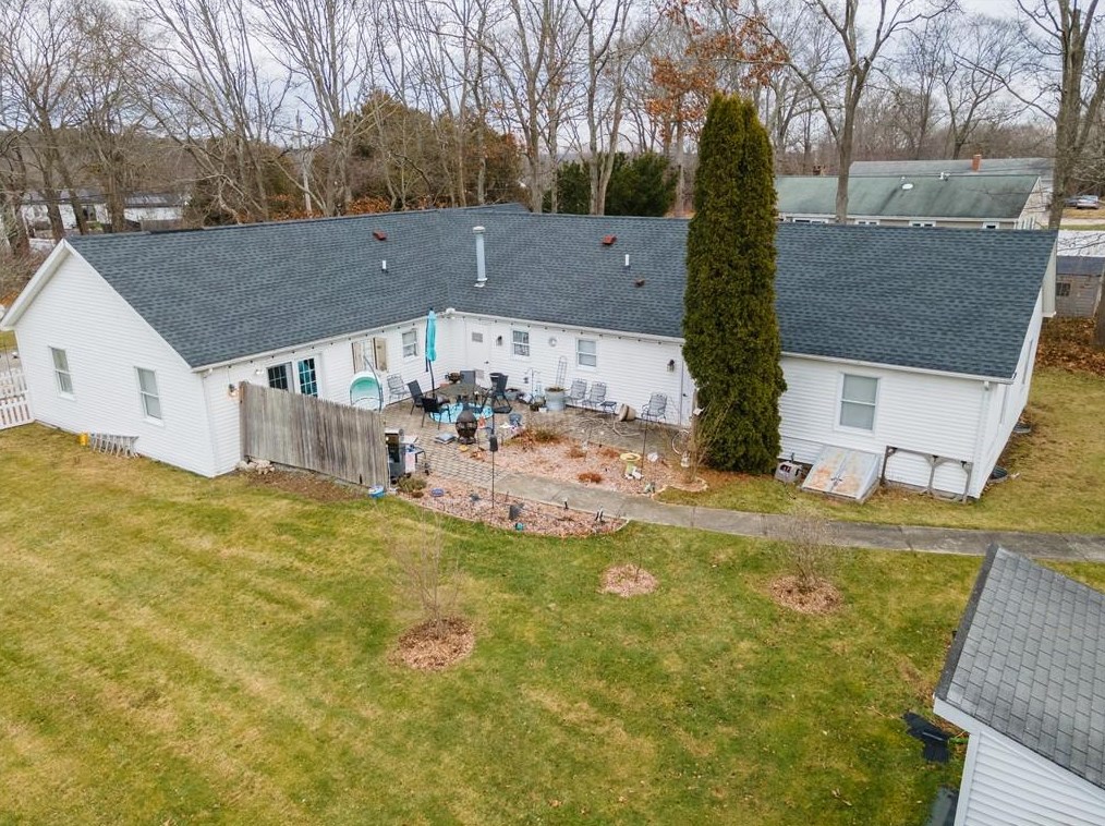 27 Nichols Ln, Westerly, RI 02891