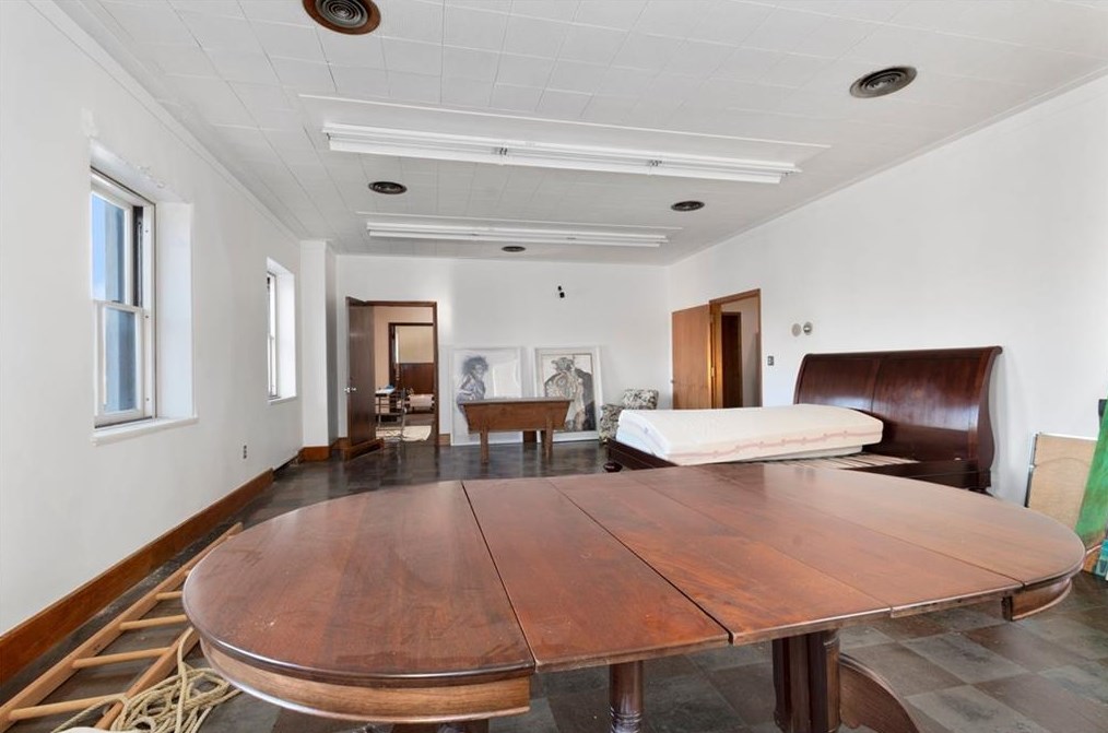 216 Main St, Pawtucket RI  02860-4047 exterior