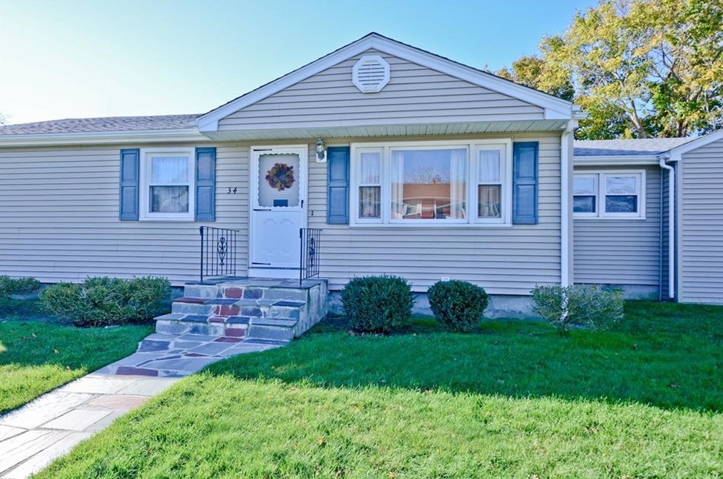 34 Sequoia Ln, Portsmouth RI  02871-2808 exterior