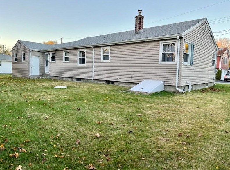 34 Sequoia Ln, Portsmouth RI  02871-2808 exterior