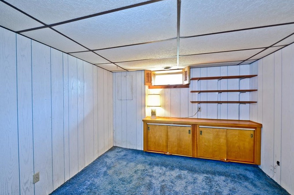 34 Sequoia Ln, Portsmouth RI  02871-2808 exterior