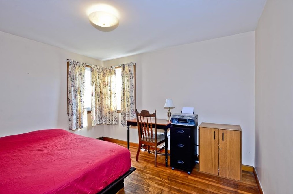 34 Sequoia Ln, Portsmouth RI  02871-2808 exterior