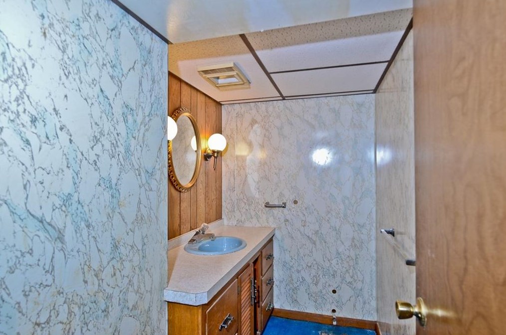 34 Sequoia Ln, Portsmouth RI  02871-2808 exterior