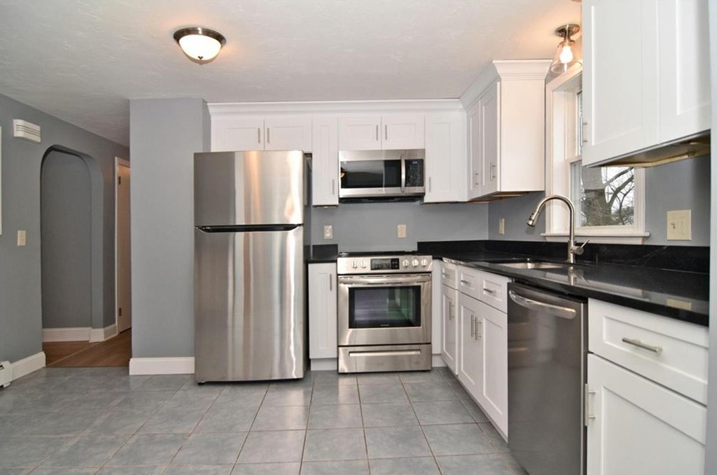 210 Holland St, Cranston RI  02920-2427 exterior