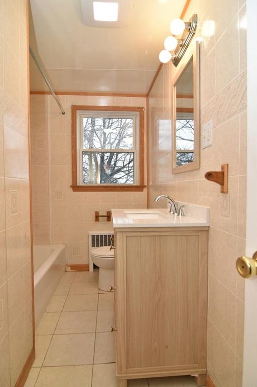 210 Holland St, Cranston RI  02920-2427 exterior