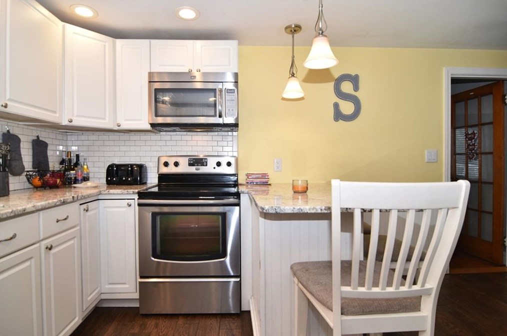 21 Overland Ave, Cranston RI  02910-3134 exterior