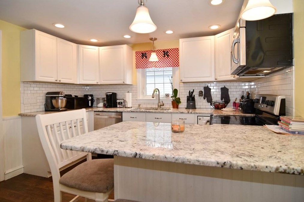 21 Overland Ave, Cranston RI  02910-3134 exterior