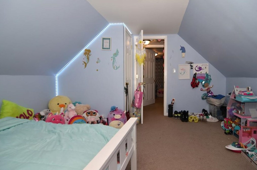 21 Overland Ave, Cranston RI  02910-3134 exterior