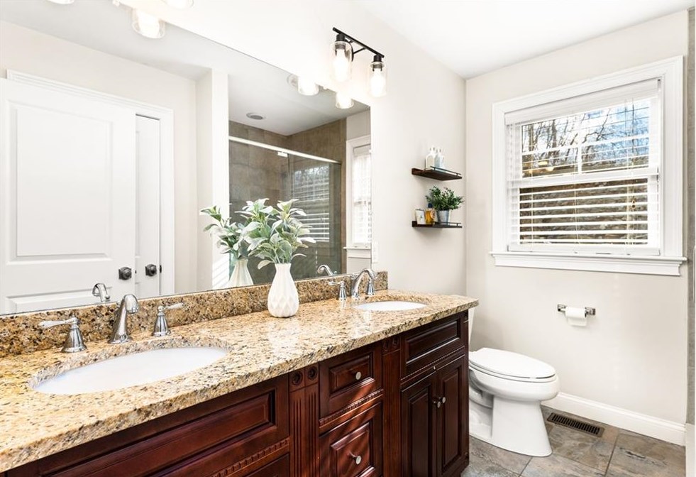 14 Harrison St, Bristol RI  02809-4402 exterior