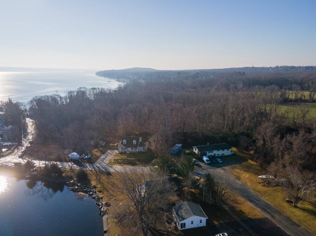 14 Harrison St, Bristol RI  02809-4402 exterior