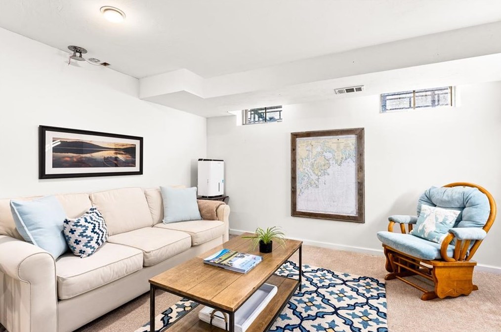 14 Harrison St, Bristol RI  02809-4402 exterior