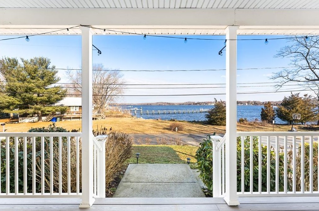 14 Harrison St, Bristol RI  02809-4402 exterior