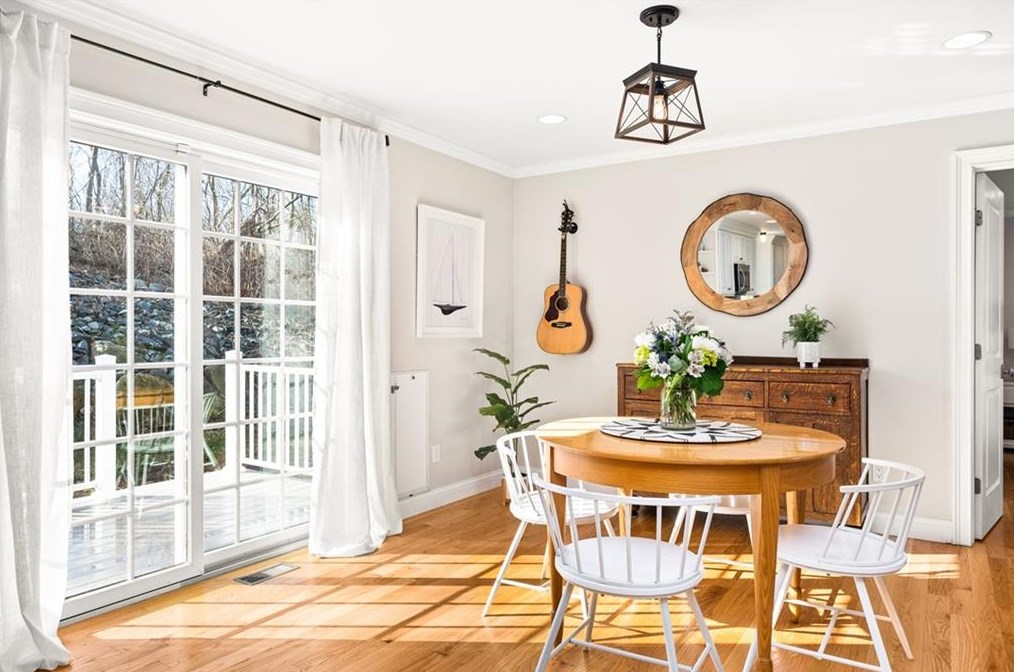 14 Harrison St, Bristol RI  02809-4402 exterior