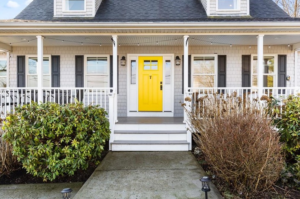 14 Harrison St, Bristol RI  02809-4402 exterior