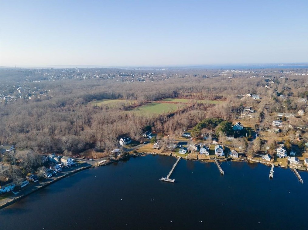 14 Harrison St, Bristol RI  02809-4402 exterior