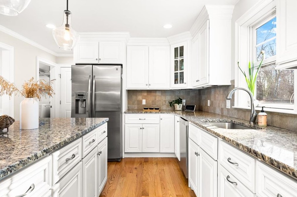 14 Harrison St, Bristol RI  02809-4402 exterior