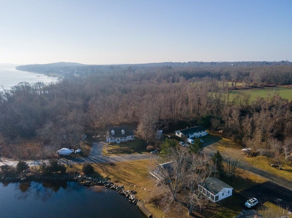 14 Harrison St, Bristol RI  02809-4402 exterior