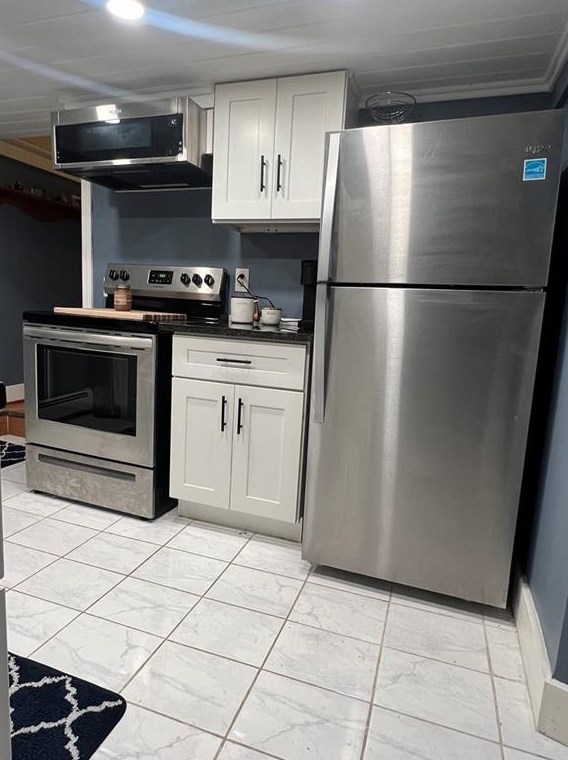 1 Mountaindale Rd, Smithfield RI  02917-2918 exterior