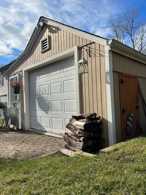 1 Mountaindale Rd, Smithfield RI  02917-2918 exterior