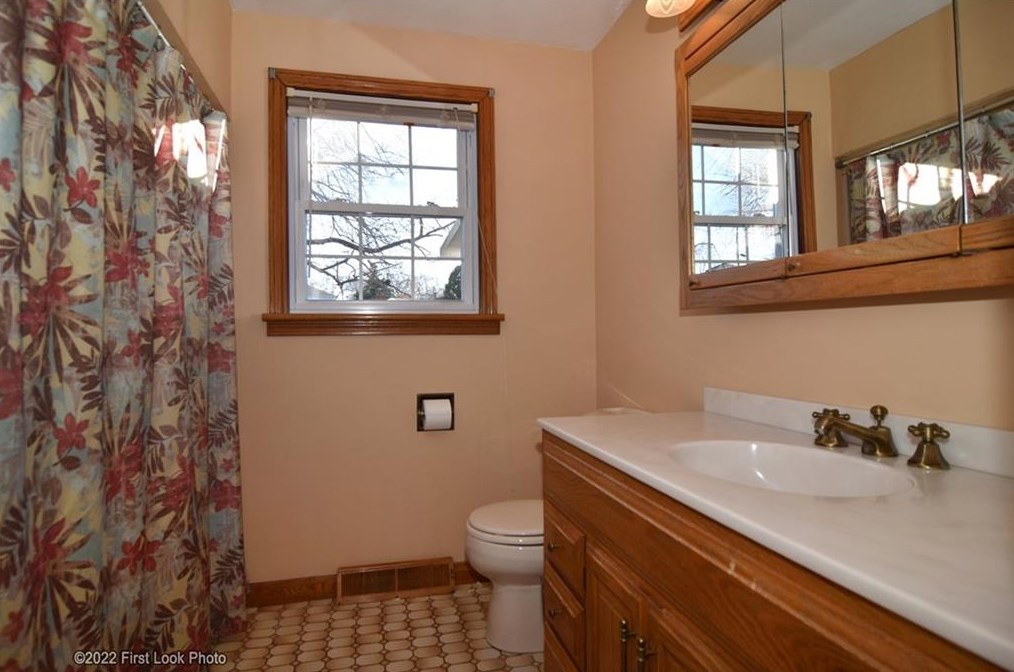 28 Chamber Rd, West Warwick RI  02893-5509 exterior