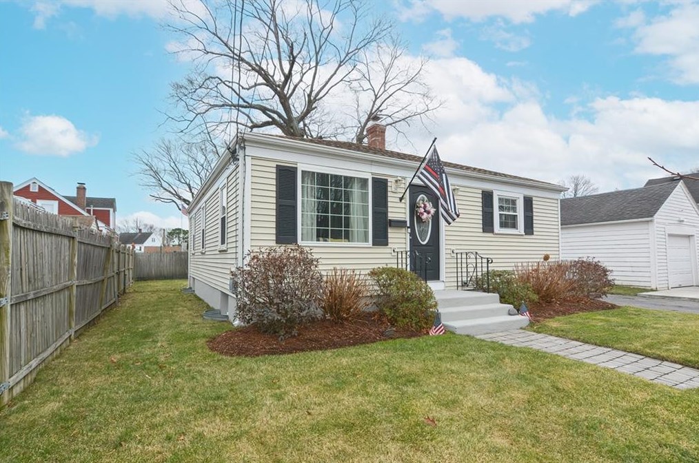 49 Fred St, Pawtucket RI  02860-6437 exterior