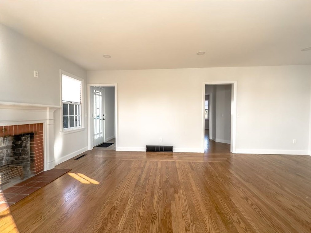 166 Meshanticut Valley Pkwy, Cranston RI  02920-3964 exterior