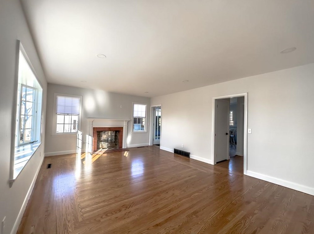 166 Meshanticut Valley Pkwy, Cranston RI  02920-3964 exterior