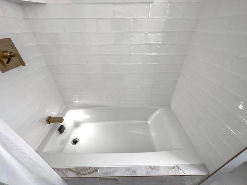 166 Meshanticut Valley Pkwy, Cranston RI  02920-3964 exterior