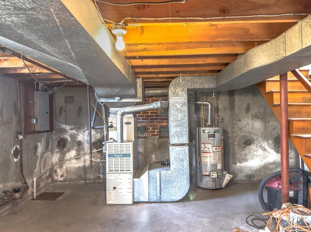 166 Meshanticut Valley Pkwy, Cranston RI  02920-3964 exterior