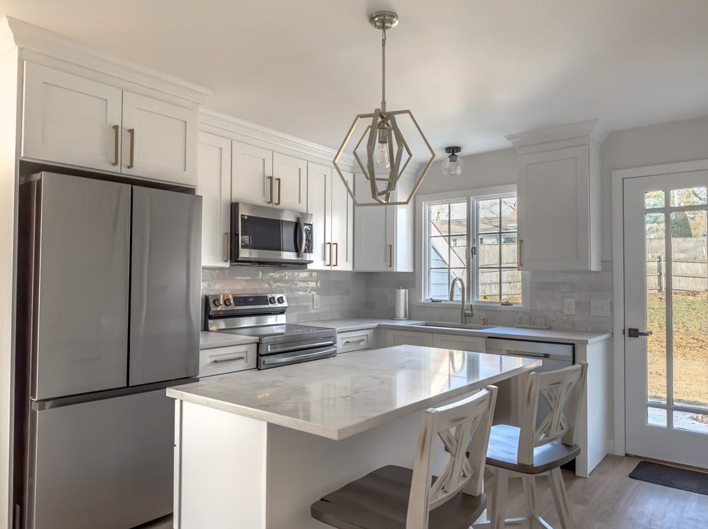 166 Meshanticut Valley Pkwy, Cranston RI  02920-3964 exterior