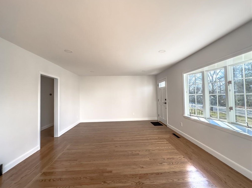 166 Meshanticut Valley Pkwy, Cranston RI  02920-3964 exterior