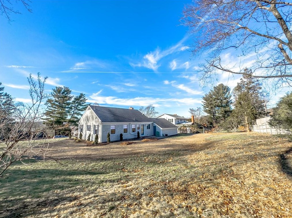 166 Meshanticut Valley Pkwy, Cranston RI  02920-3964 exterior