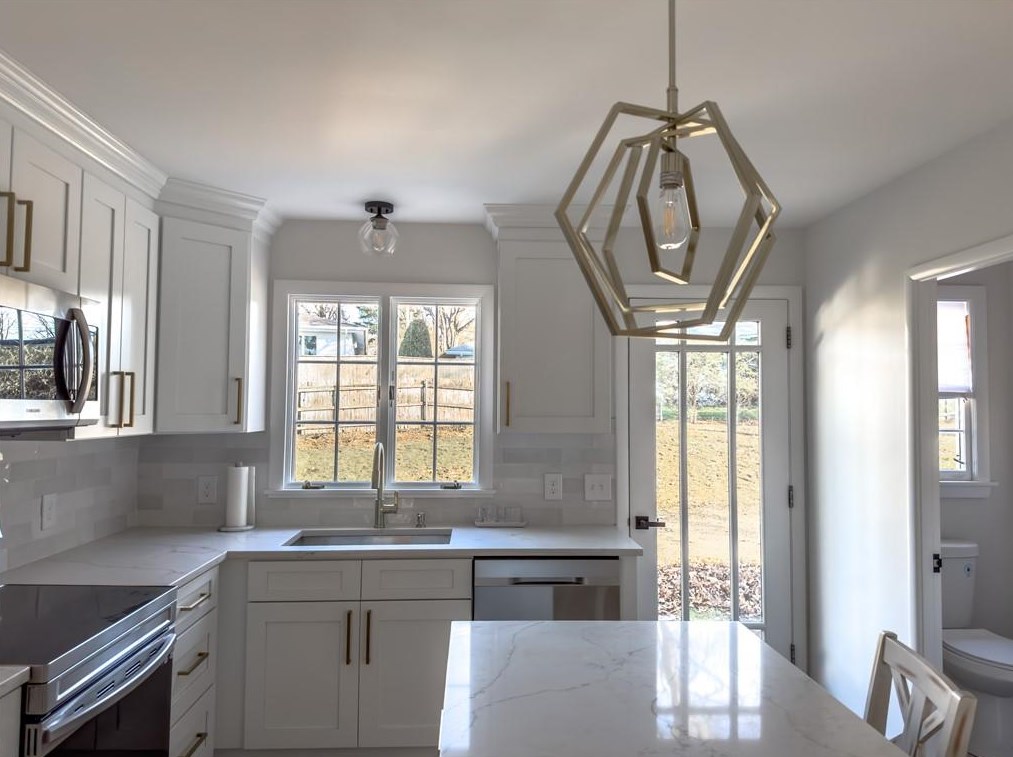 166 Meshanticut Valley Pkwy, Cranston RI  02920-3964 exterior