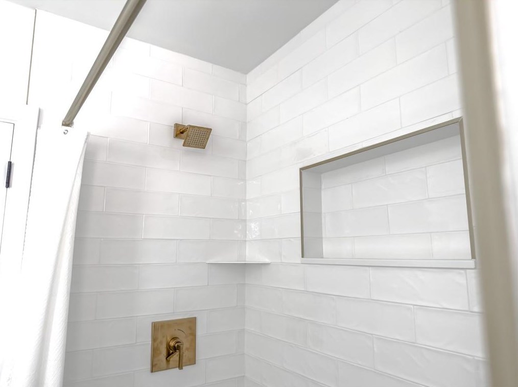 166 Meshanticut Valley Pkwy, Cranston RI  02920-3964 exterior