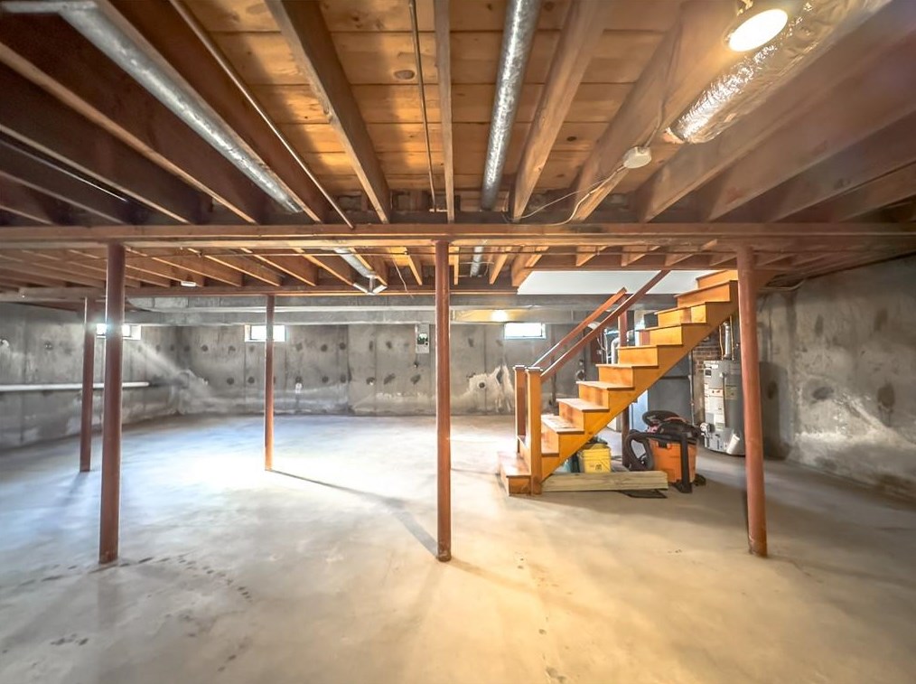 166 Meshanticut Valley Pkwy, Cranston RI  02920-3964 exterior