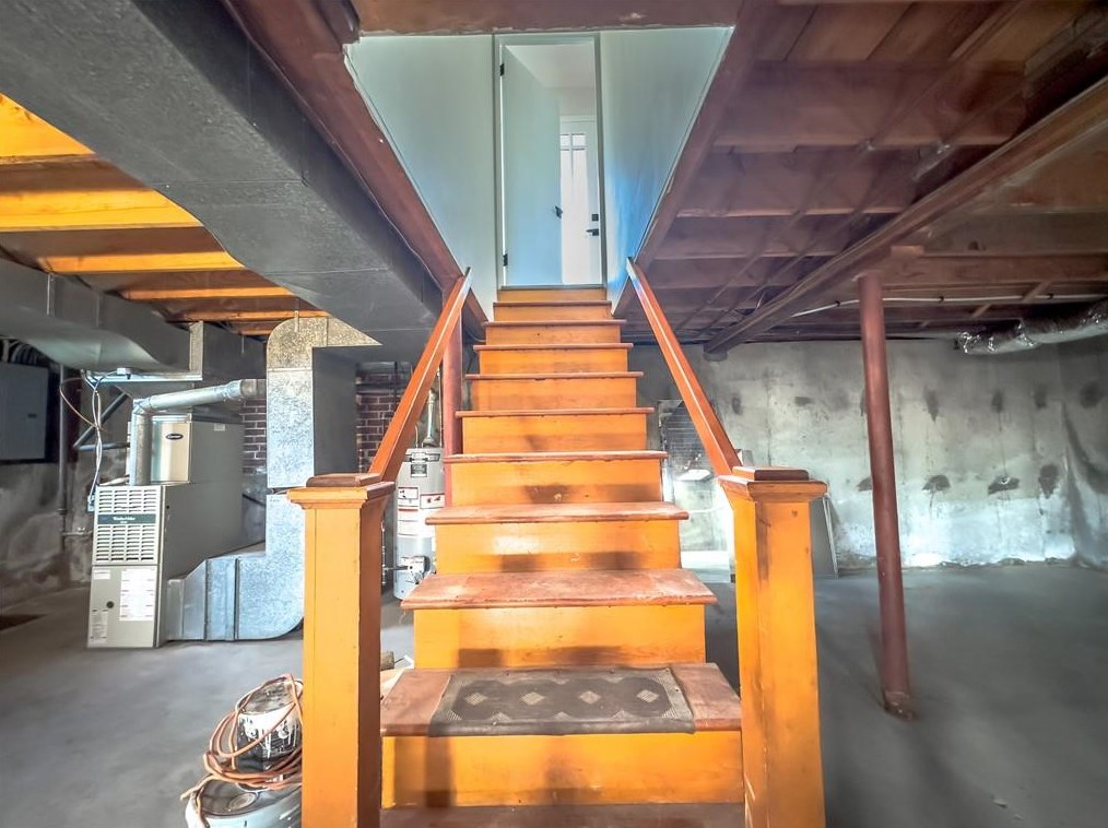 166 Meshanticut Valley Pkwy, Cranston RI  02920-3964 exterior