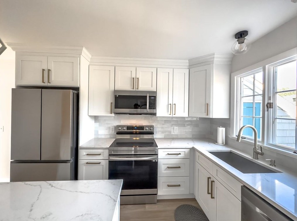 166 Meshanticut Valley Pkwy, Cranston RI  02920-3964 exterior