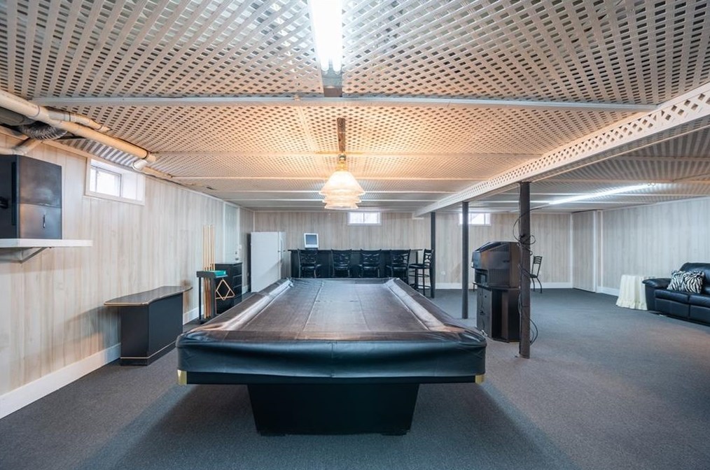 204 Tomahawk Trl, Cranston RI  02921-2227 exterior