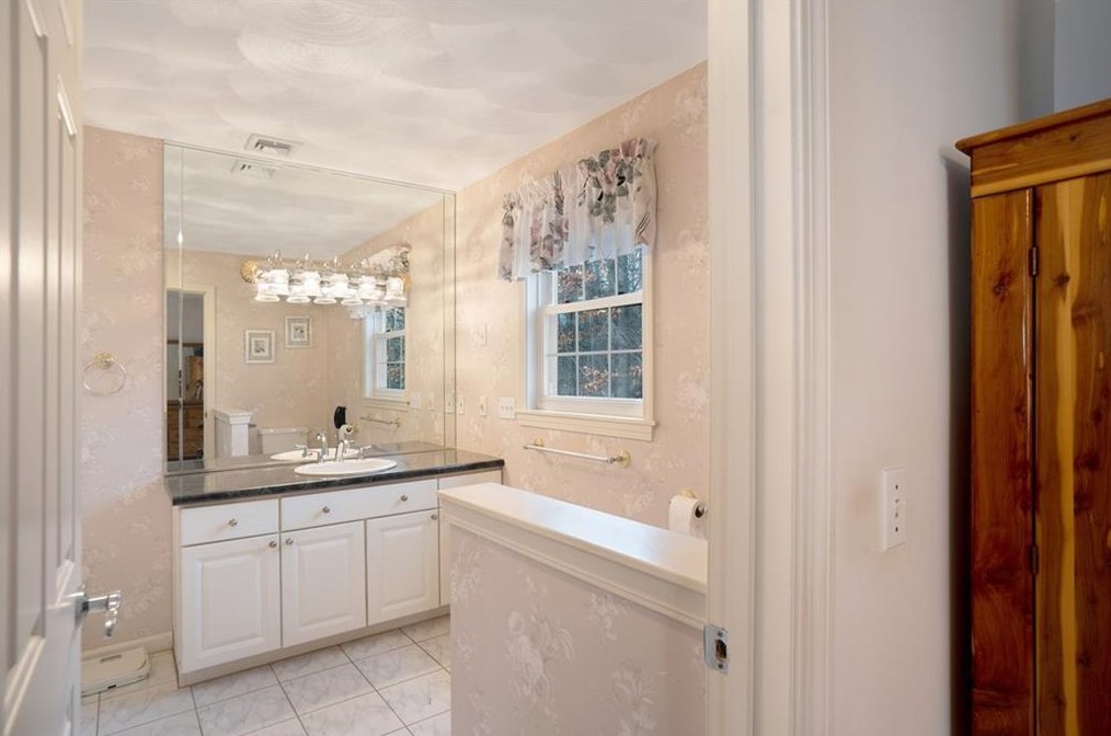 204 Tomahawk Trl, Cranston RI  02921-2227 exterior