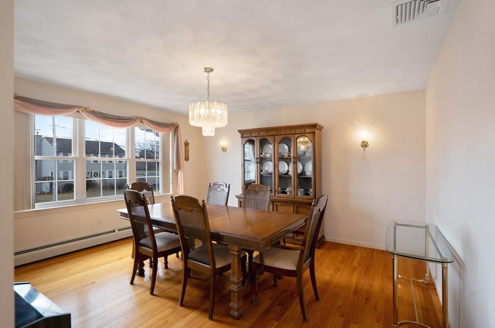 204 Tomahawk Trl, Cranston RI  02921-2227 exterior