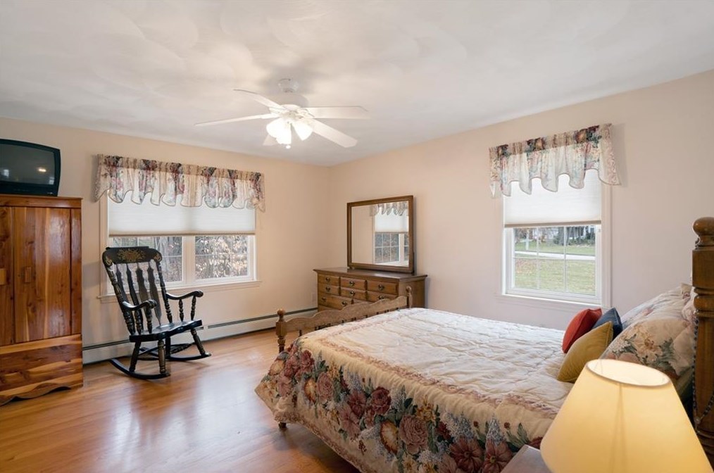 204 Tomahawk Trl, Cranston RI  02921-2227 exterior