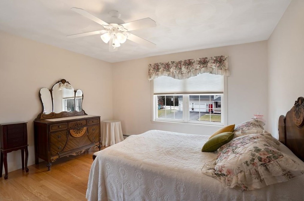 204 Tomahawk Trl, Cranston RI  02921-2227 exterior