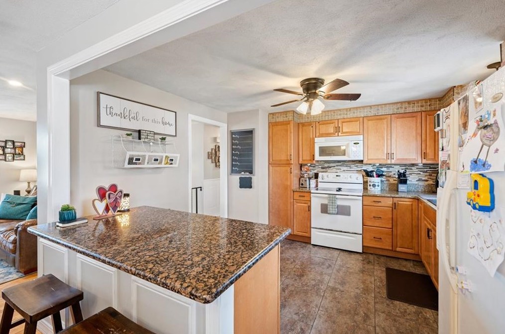 8 Surrey Ln, West Warwick RI  02893-3308 exterior