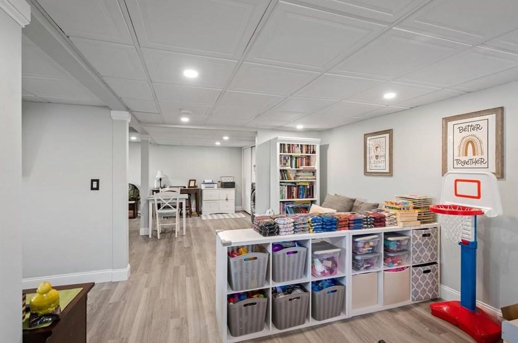 8 Surrey Ln, West Warwick RI  02893-3308 exterior