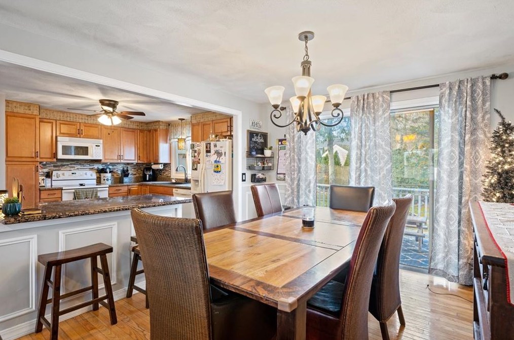 8 Surrey Ln, West Warwick RI  02893-3308 exterior