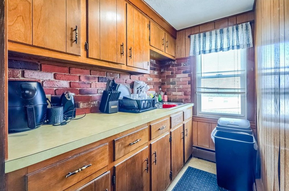 60 Maplewood Ave, Cranston RI  02920-7023 exterior