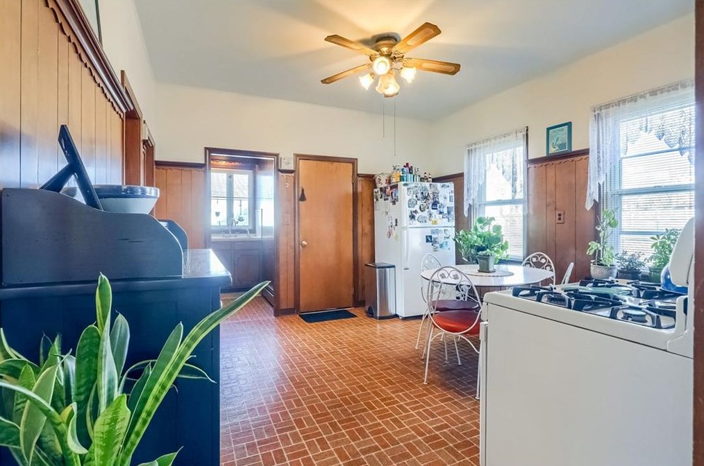 60 Maplewood Ave, Cranston RI  02920-7023 exterior