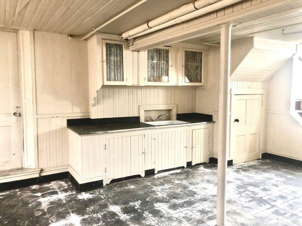 60 Maplewood Ave, Cranston RI  02920-7023 exterior